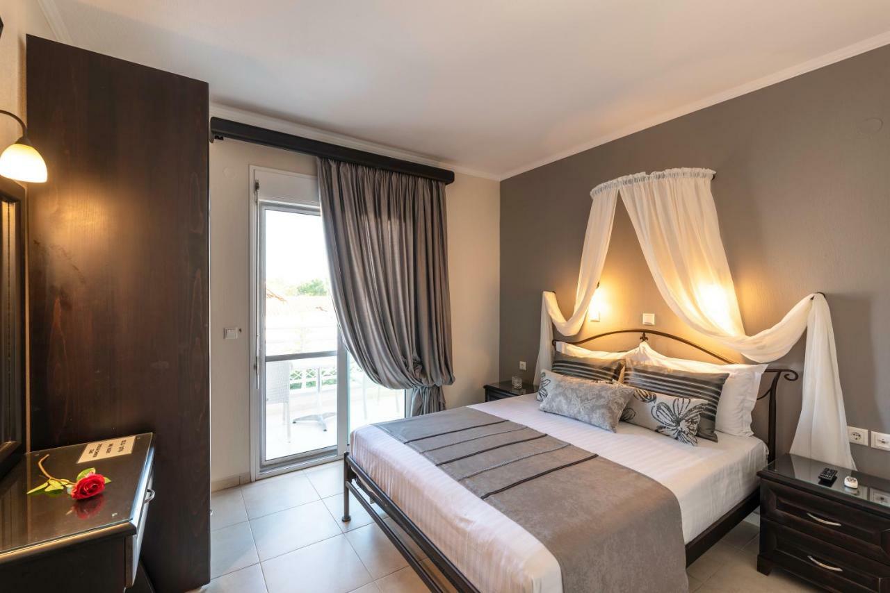 Niki Apartments Chrysi Ammoudia Bagian luar foto