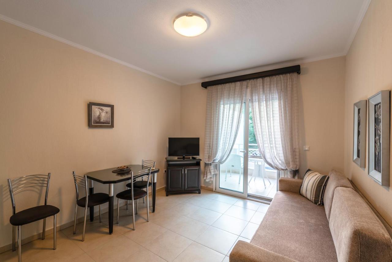 Niki Apartments Chrysi Ammoudia Bagian luar foto