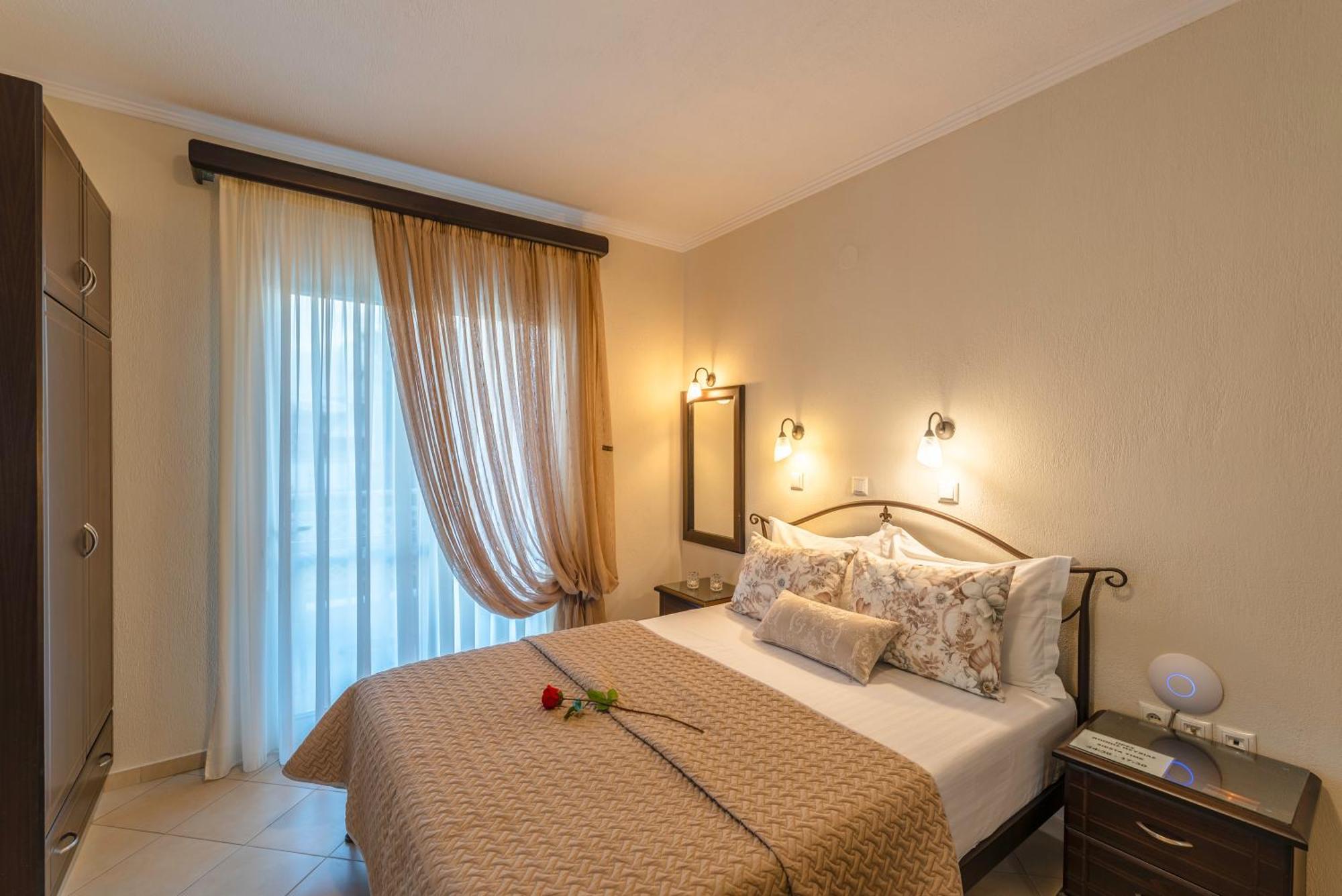 Niki Apartments Chrysi Ammoudia Bagian luar foto